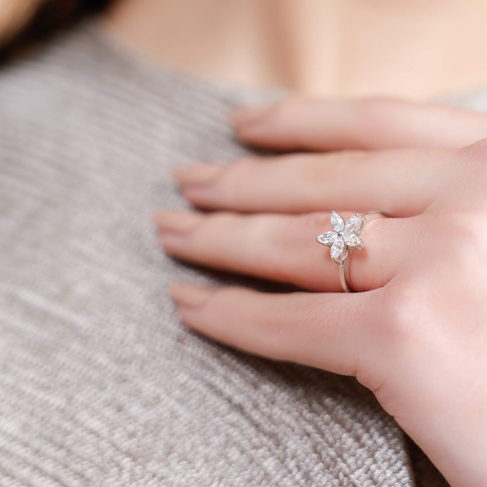 Starpetal Ring